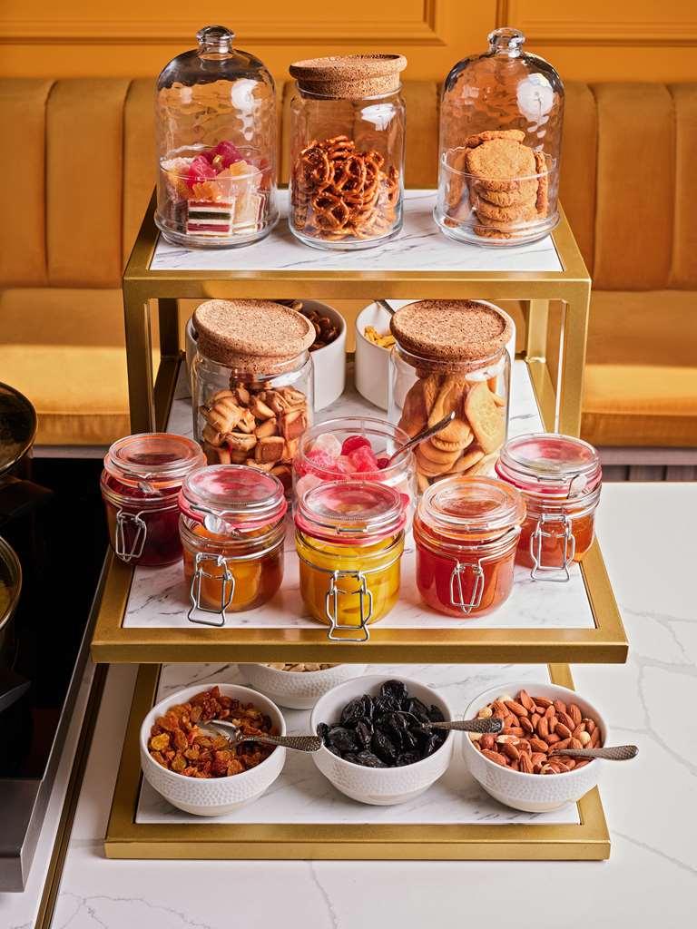 The Basilian Minsk, Curio Collection By Hilton Hotel Restoran gambar