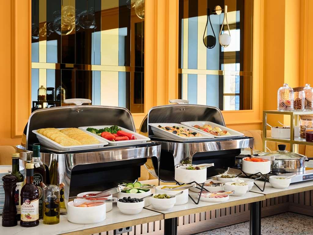 The Basilian Minsk, Curio Collection By Hilton Hotel Restoran gambar